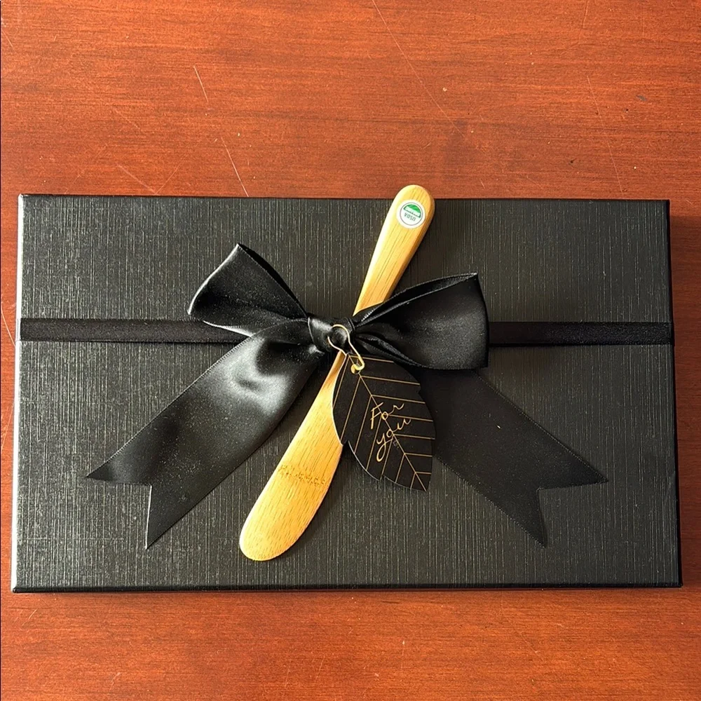 NWOT Elegant Cheese Knife Set with Black and Brown Handles